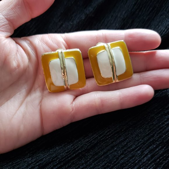 Vintage Cream and Yellow Enamel Square Clip On Earrings - Picture 9 of 10